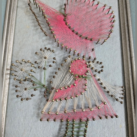 Vintage 1970s String Nail Bonnet Flower Girl Wall Art - Picture 2 of 8